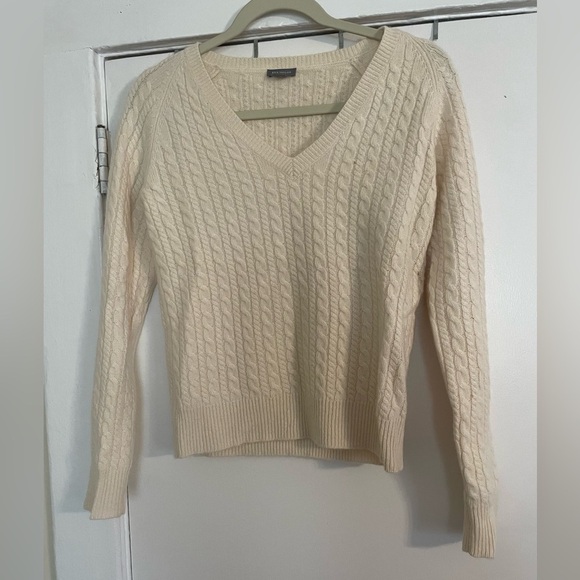 Ann Taylor Cream 100% cashmere V-Neck sweater size small - Picture 2 of 8